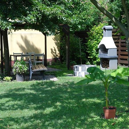 Nora Apartman Дьюла Екстер'єр фото