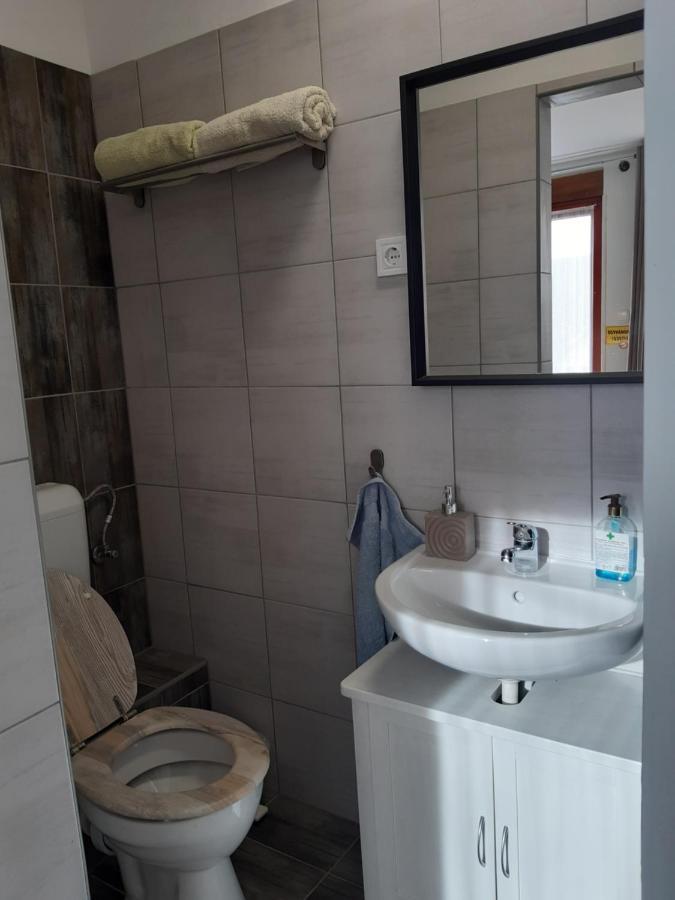 Nora Apartman Дьюла Екстер'єр фото